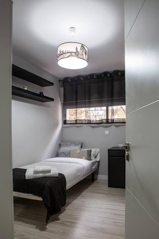 Lovely 3 Bedroom Apartment Next To Fuencarral Madrid Exterior photo