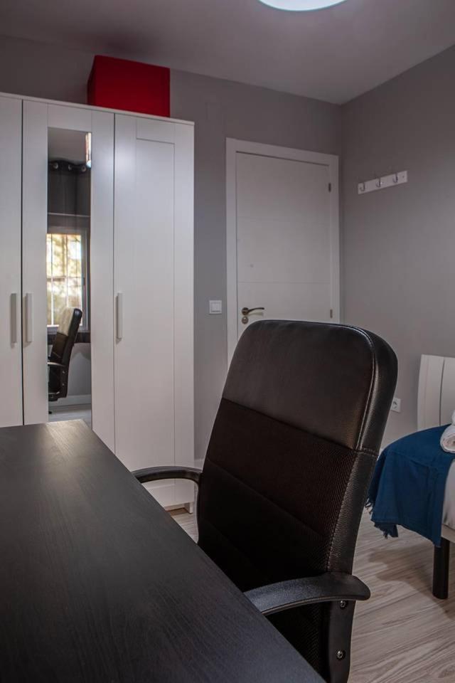 Lovely 3 Bedroom Apartment Next To Fuencarral Madrid Exterior photo