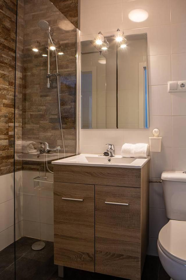 Lovely 3 Bedroom Apartment Next To Fuencarral Madrid Exterior photo
